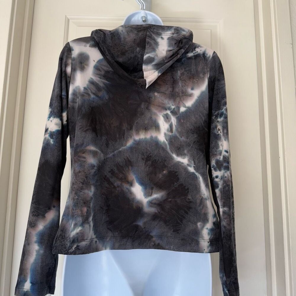 Kristin Crenshaw Black and White Tie Dye Lightweight Zip Up Hoodie - Picture 3 of 11
